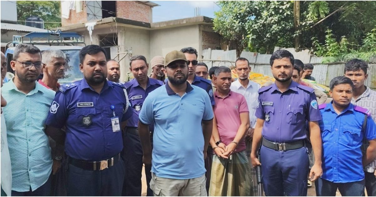 A-detaine-of-one-accused-of-selling-the-market-in-TC-Bir-Pano-Game-in-Fatikchari