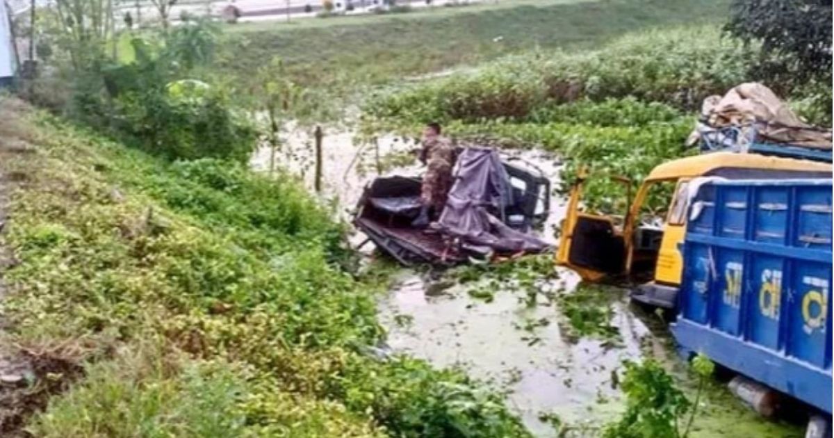 In-Rajshahi-a-truck-collided-with-army-patrol-cars-in-the-car