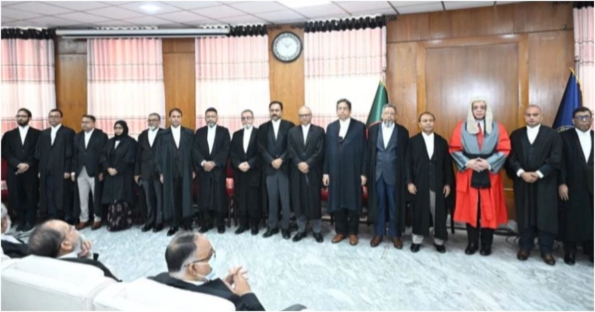 The-newly-appointed-judge-of-the-High-Court-took-oath