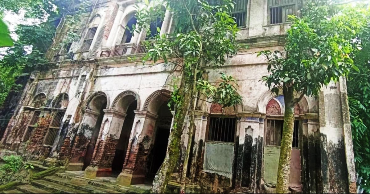 There-is-no-one-to-look-after-the-homeless-landlords-house-in-Brahmanpara