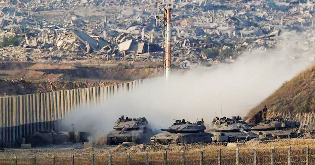 Israeli-tank-in-the-new-area-of-​​Gaza-City