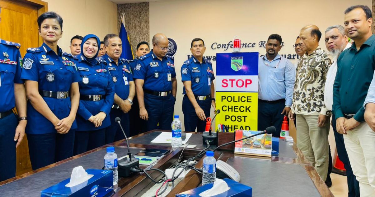 সড়ক নিরাপত্তা নিশ্চিতকরণে কেএসআরএমের ট্রাফিক সাইন হস্তান্তর