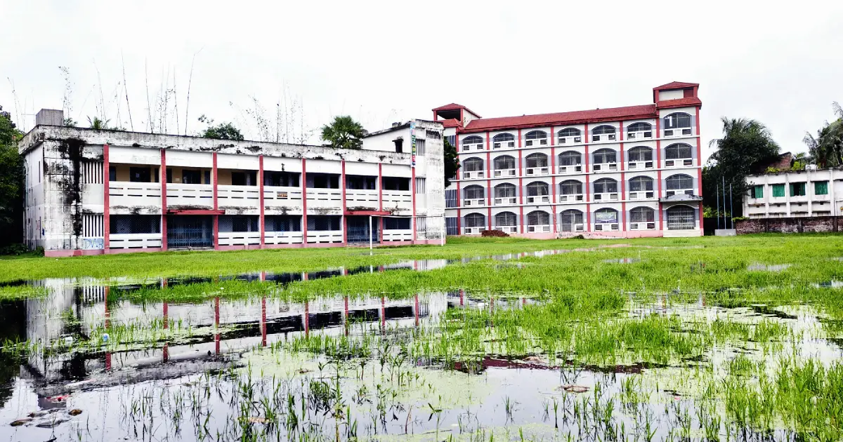 গাংনীর-শিক্ষাপ্রতিষ্ঠানে-জলাবদ্ধতায়-চরম-ভোগান্তি-ব্যাহত-হচ্ছে-পাঠদান