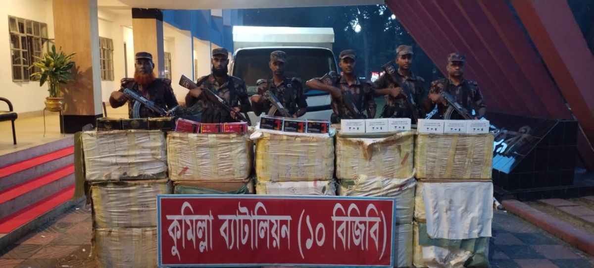 কুমিল্লায় বিজিবির অভিযানে ৫ কোটি টাকার ভারতীয় মোবাইল ফোনের ডিসপ্লে জব্দ