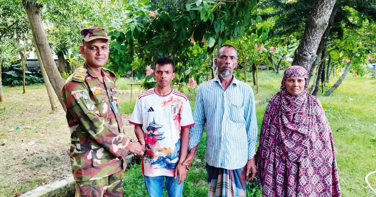 মাগুরায় দেড় বছর পর পরিবারের কাছে ফিরল অপহৃত কিশোর