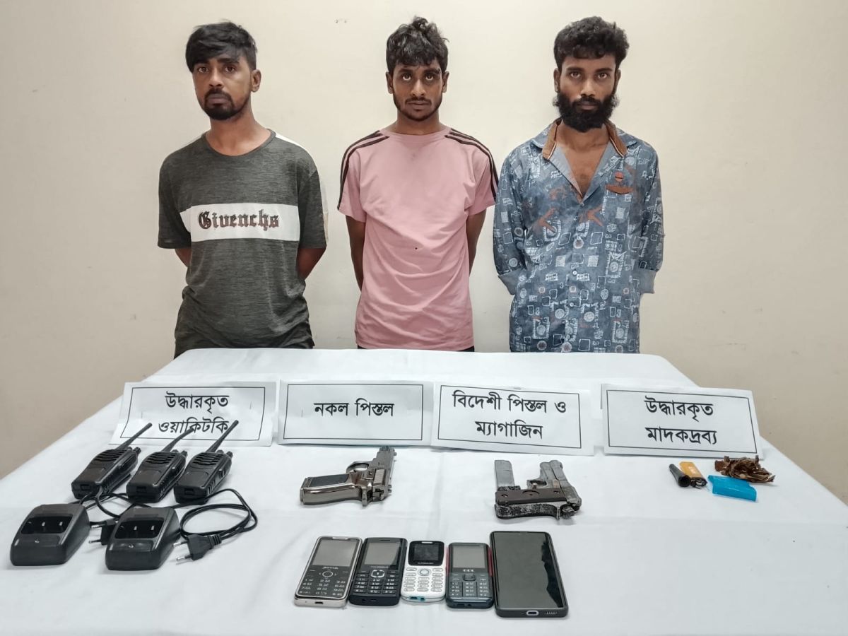 Foreign-firearms-and-wakitki-recovered-three-members-including-teenage-gang-chief-in-Meherpur