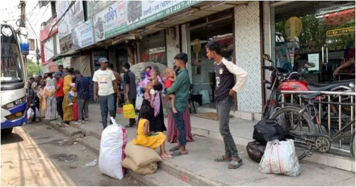 Bus-movement-from-Rajshahi-to-Dhaka-demanding-increase-in-workers-salaries