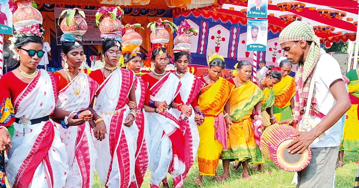 Matoyara-tribes-at-the-Karam-festival-in-Naogaon