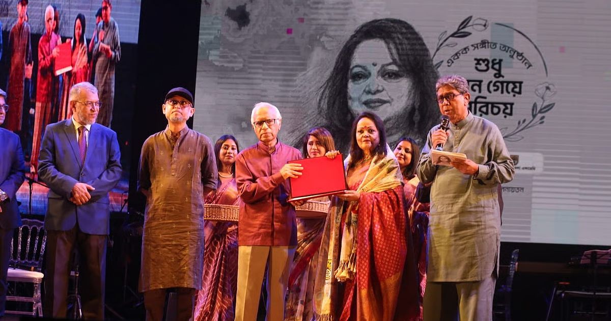 রাষ্ট্রীয়-সম্মাননা-পেলেন-সাবিনা-ইয়াসমীন-উপহার-দিলেন-মনে-রাখার-মতো-এক-সন্ধ্যা