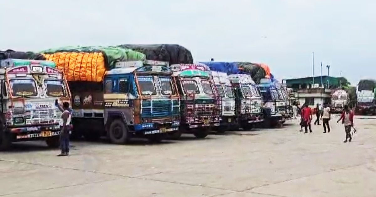 Although-rice-imports-continue-the-price-is-not-in-the-market