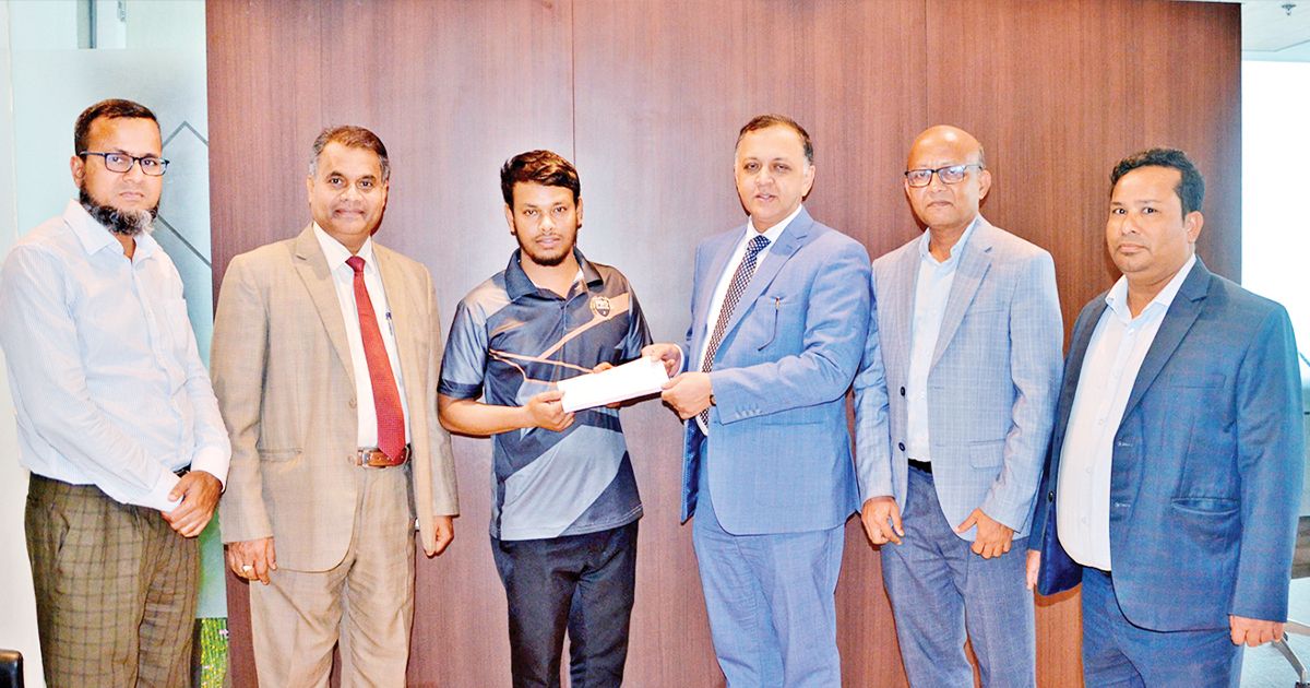 কুমিল্লার-হতদরিদ্র-কৃষক-ও-রিকশাচালককে-আর্থিক-সহায়তা-দিল-শাহ্জালাল-ইসলামী-ব্যাংক