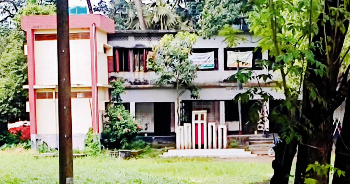 Water-is-frozen-for-6-months-at-the-Chandanpur-school-grounds-in-Singhair