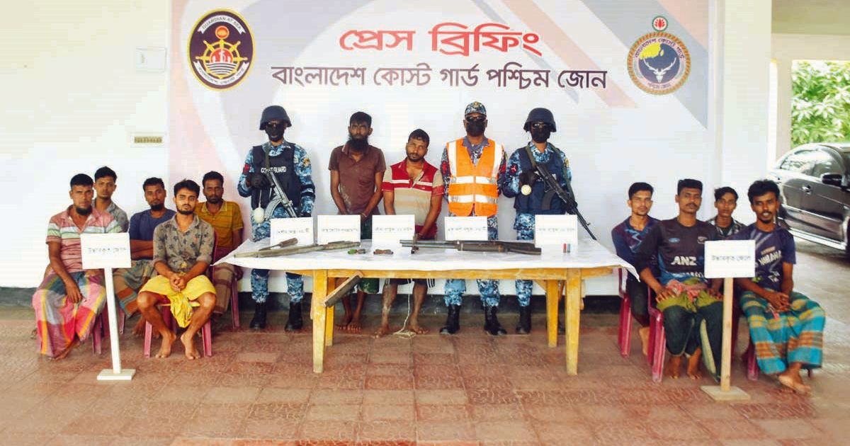 The-robber-of-Sundarbans-was-arrested-with-two-associates-of-Ranga-forces-with-weapons-and-ammunition