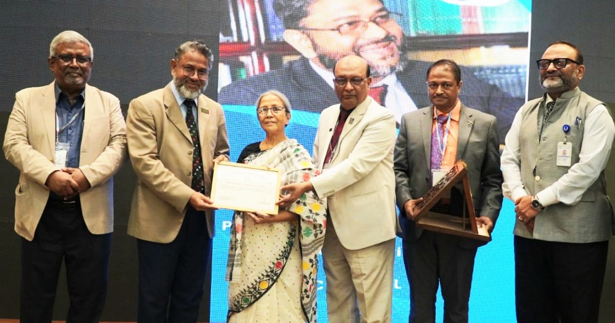 ইস্টার্ন-ইউনিভার্সিটির-উপাচার্য-আইপিএম-এডুকেশন-লিডারশিপ-অ্যাওয়ার্ড-২০২৫-লাভ-করেন