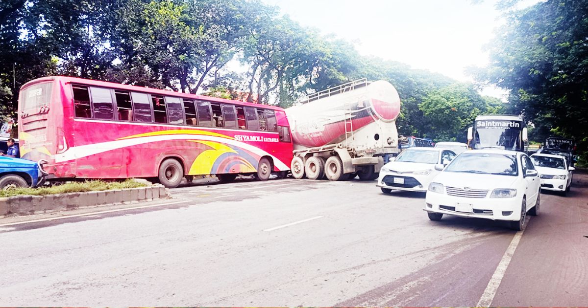 12-injured-in-a-road-accident-in-Gazaria