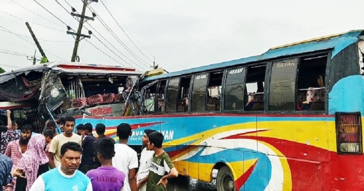 Two-injured-in-the-collision-of-two-buses-in-the-bear