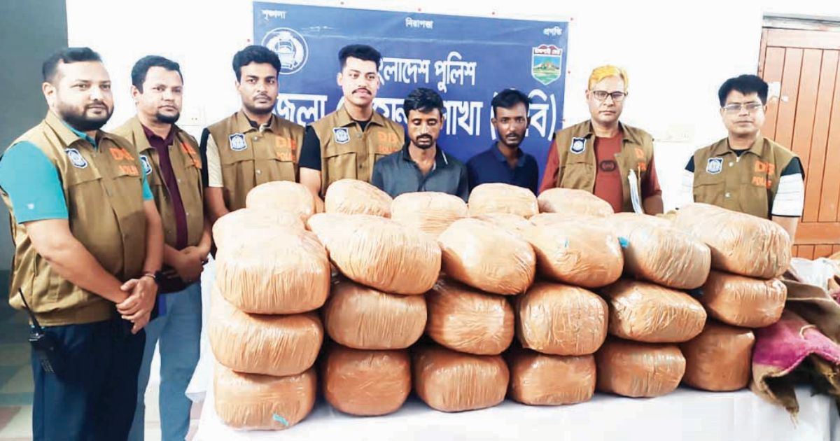 Natore-trucks-and-passenger-buses-were-arrested-from-5-kg-of-marijuana