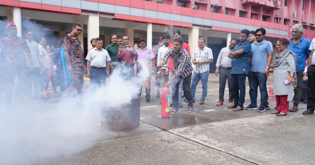 ডিআরইউর ৪০ সদস্যকে ফায়ার সার্ভিসের প্রশিক্ষণ