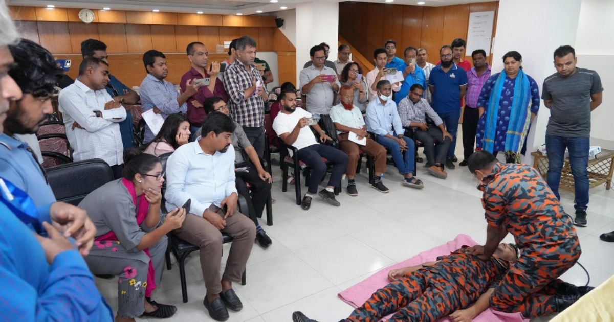 ডিআরইউর ৪০ সদস্যকে ফায়ার সার্ভিসের প্রশিক্ষণ