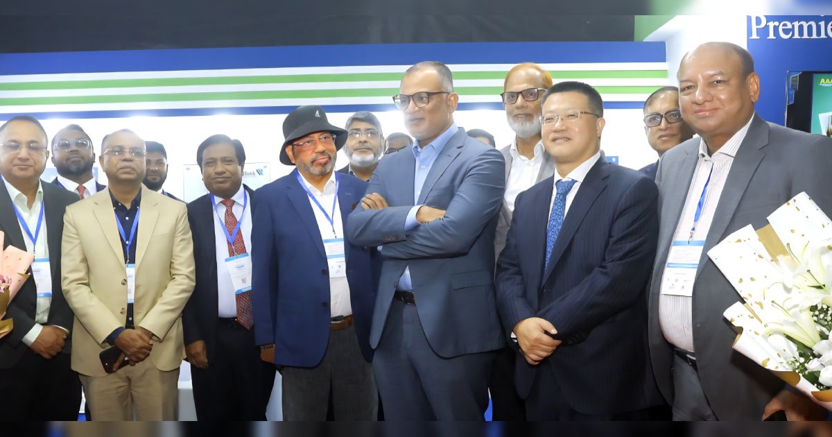 Advisor-to-the-Ministry-of-Commerce-SK-Bashir-Uddin-and-Chinese-Ambassador-to-Bangladesh-visited-the-Pavilion-of-Wayne-Wen-Premier-Bank