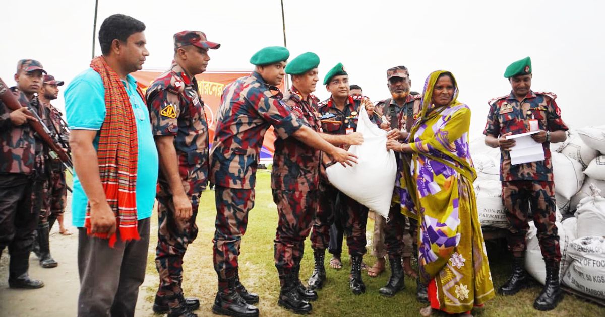 Distribution-of-BGP-relief-among-flood-victims-in-Daulatpur