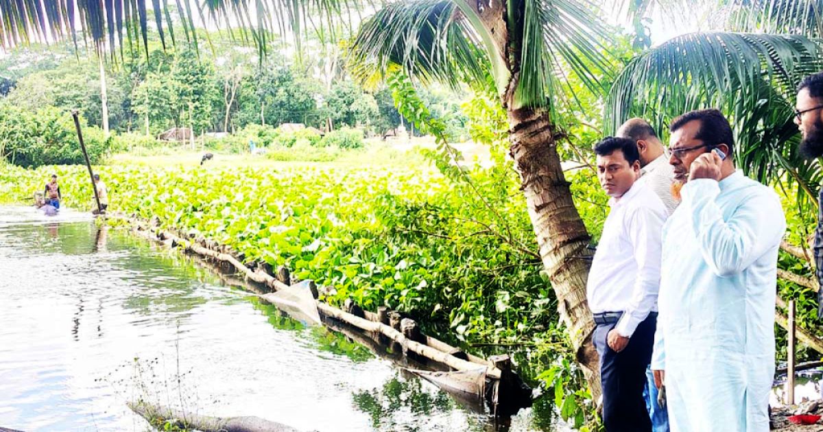 The-Daily-Dam-removal-of-the-Ghaghar-river-after-the-news-was-published-in-Bengal