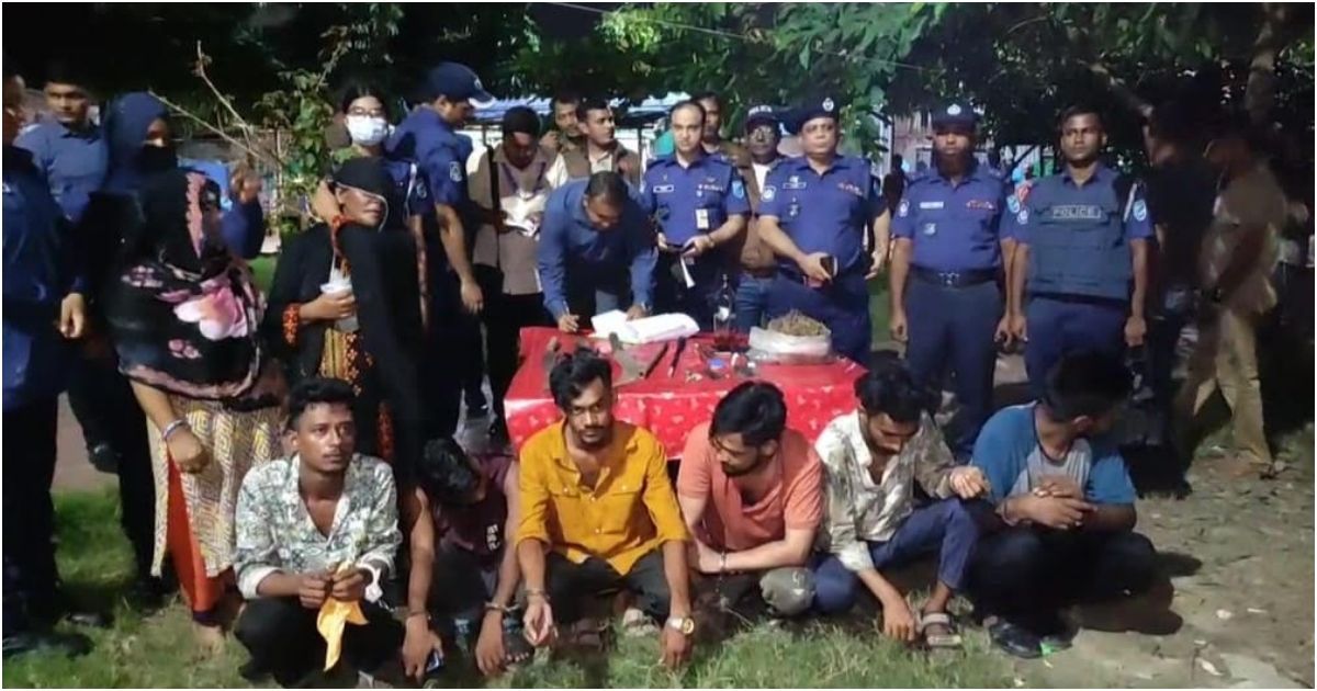 নারায়ণগঞ্জ শহরের জিমখানায় যৌথবাহিনীর অভিযানে আটক ২৪