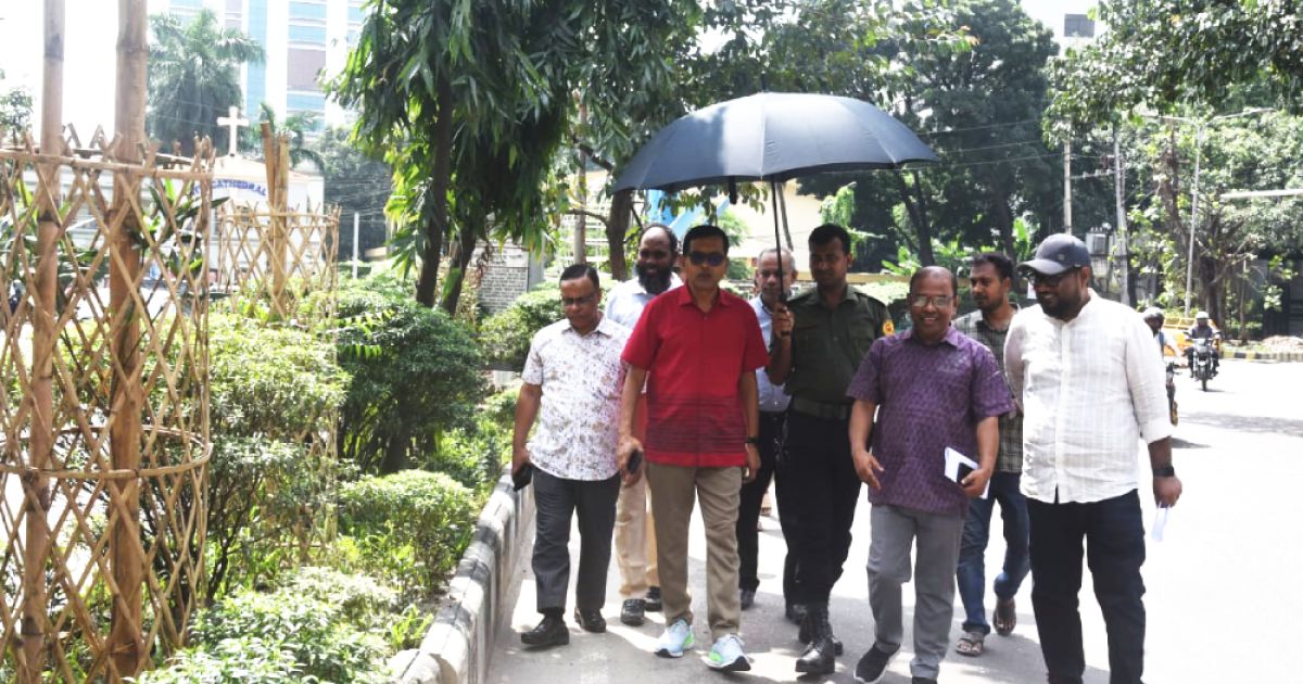 ৩১ কি. মি. দৈর্ঘ্যের রোড মিডিয়ানে বৃক্ষরোপণ ও সবুজায়নের উদ্বোধন করলেন ডিএসসিসি প্রশাসক