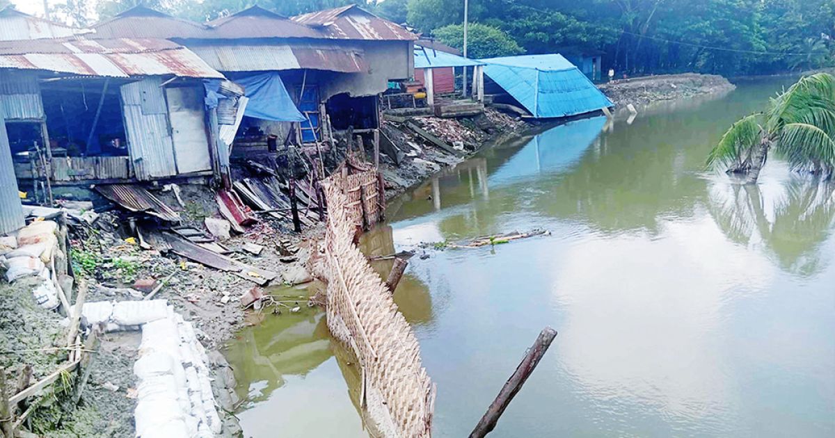 Meghna-Bhulua-is-the-market-on-the-way-to-the-intense-stream-of-the-river