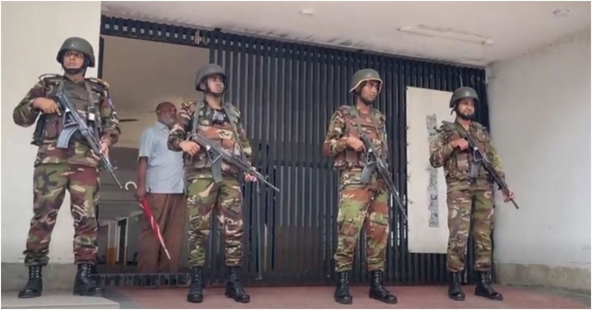 Joint-forces-surround-Haji-Selims-building
