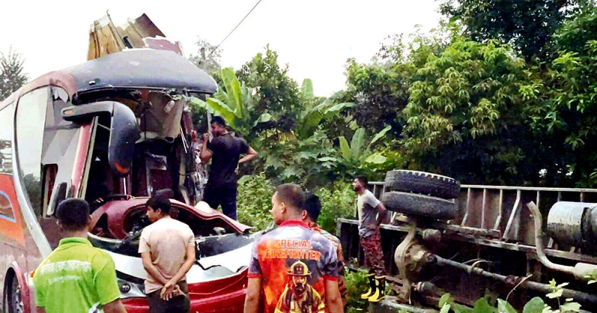 The-bus-drivers-assistant-was-killed-in-the-back-of-the-covered-van-in-Mirsarai