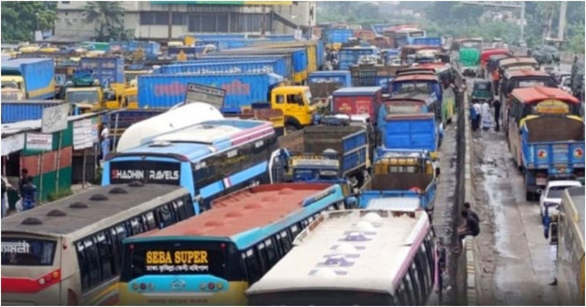 Passengers-and-vehicles-drivers-suffer-from-a-20-km-long-traffic-jam
