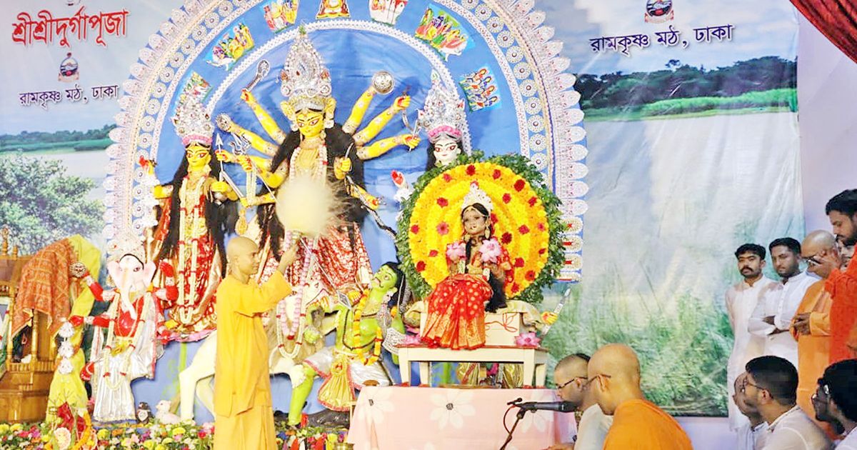 উৎসবমুখর-পরিবেশে-পূজা-উদযাপন-নেই-শঙ্কা