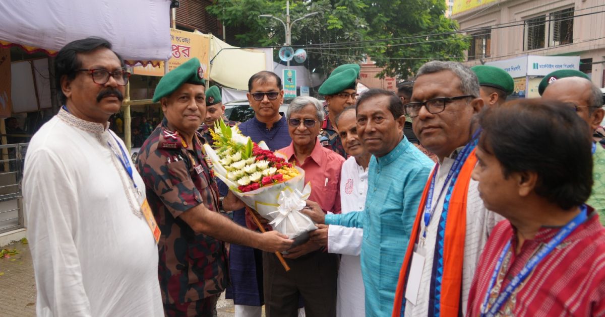 রাজধানীর ঢাকেশ্বরী ও রমনা কালী মন্দির পরিদর্শন করলেন বিজিবি মহাপরিচালক