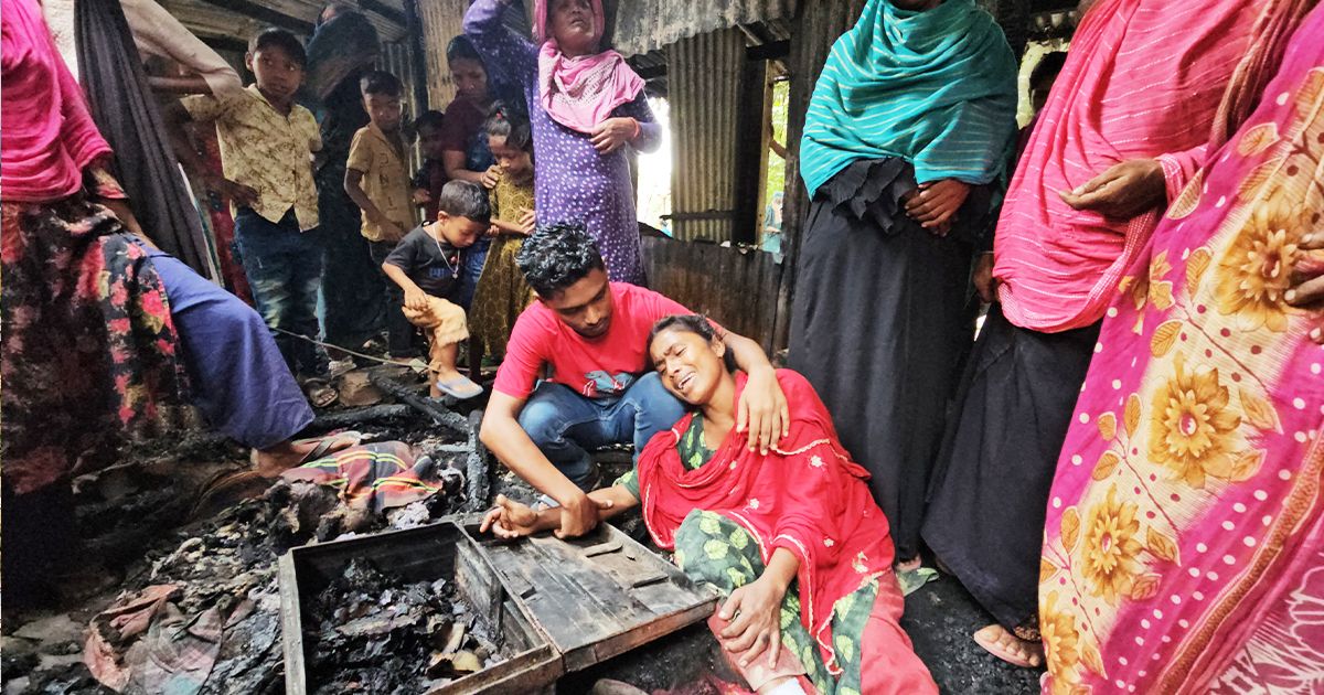The-house-of-the-shelter-project-in-Goalanda-is-burned-in-the-fire