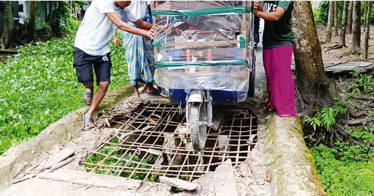 The-people-of-12-villages-suffer-from-the-bridge-for-6-months
