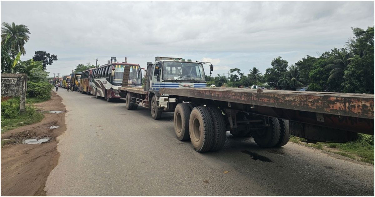 1-km-of-traffic-on-Comilla-Sylhet-highway