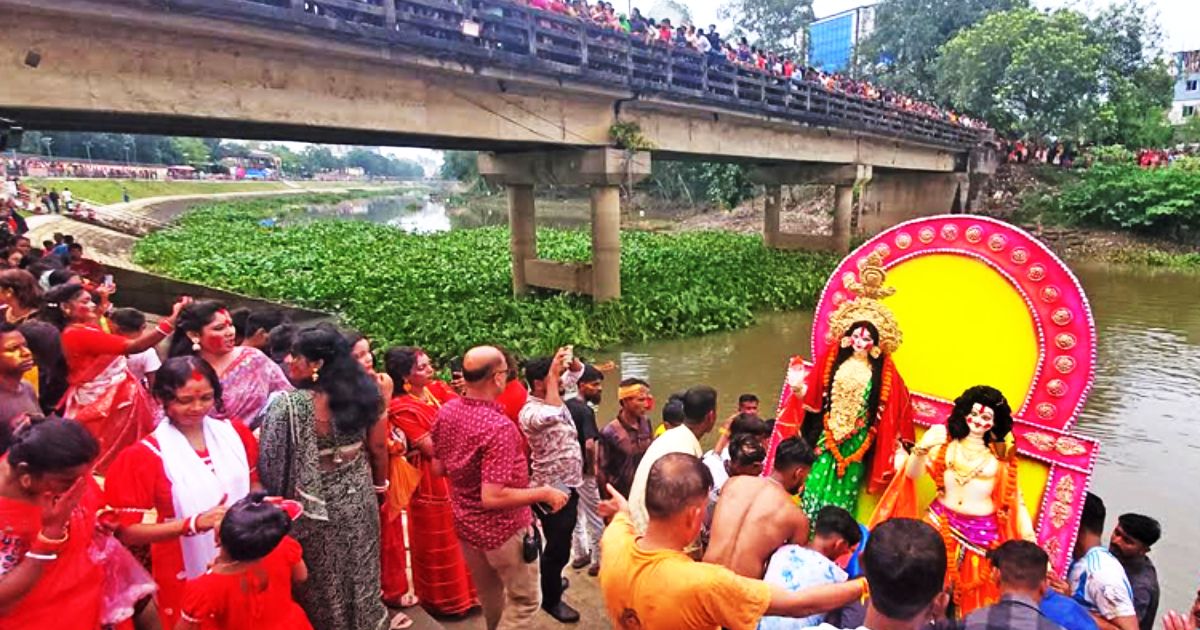 Shardi-Durgobas-ended-with-the-immersion-of-the-idol
