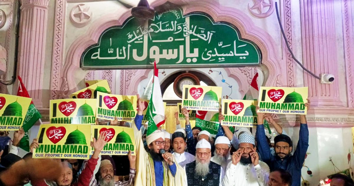 আই-লাভ-মুহাম্মদ-পোস্টার-ইস্যু-উত্তর-প্রদেশে-ইন্টারনেট-বন্ধ-করলেন-যোগী