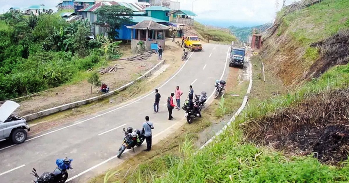 Finally-the-open-Keokradong-mountain-tourist-crowd