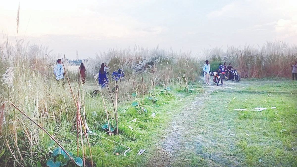 Sariakandi-
The-crowd-of-visitors-to-see