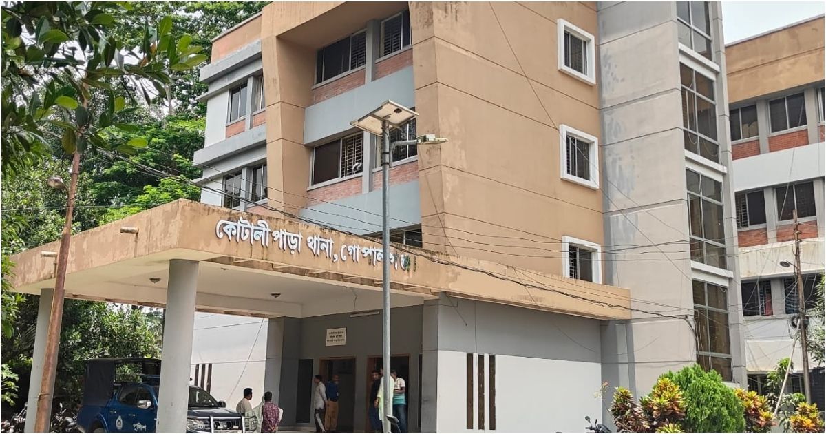 Madrasa-student-suicide-by-boasting-with-her-mother-in-Kotalipara 