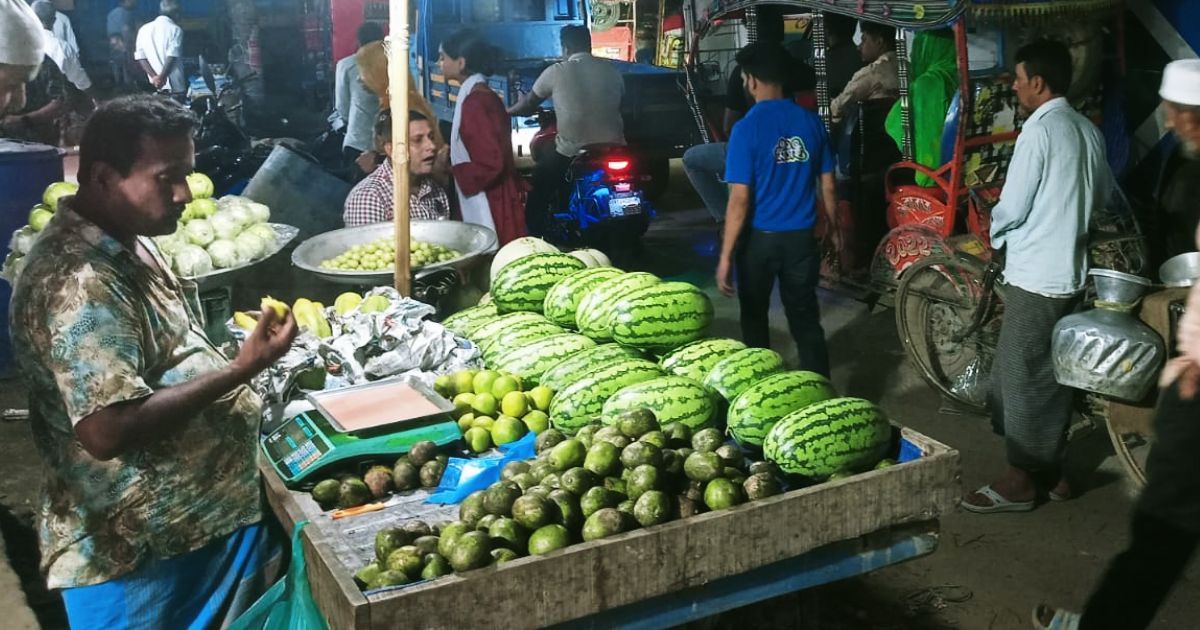 অসময়ের তরমুজে সয়লাব কুমিল্লা নগরী