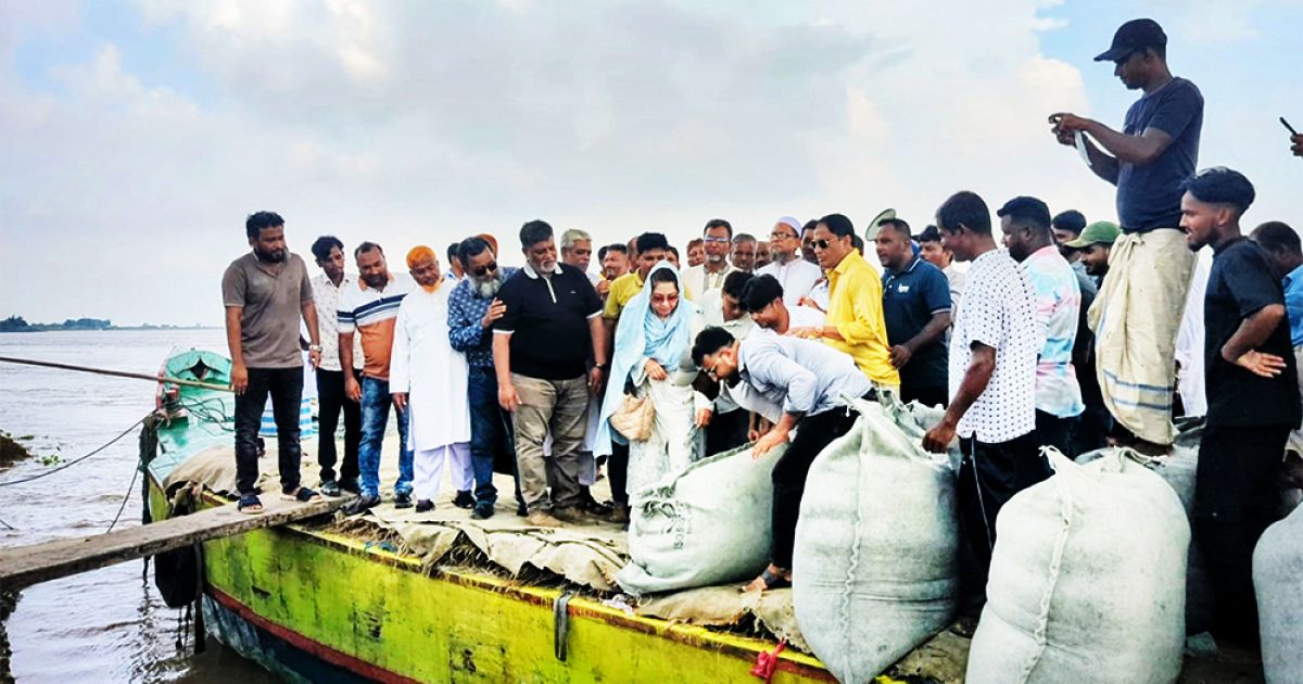 Geo-Bag-Dumping-Work-to-prevent-Padma-River-erosion-in-Faridpur