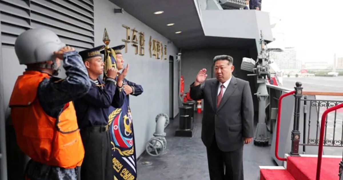 Kim-Jong-Un-visited-the-warship