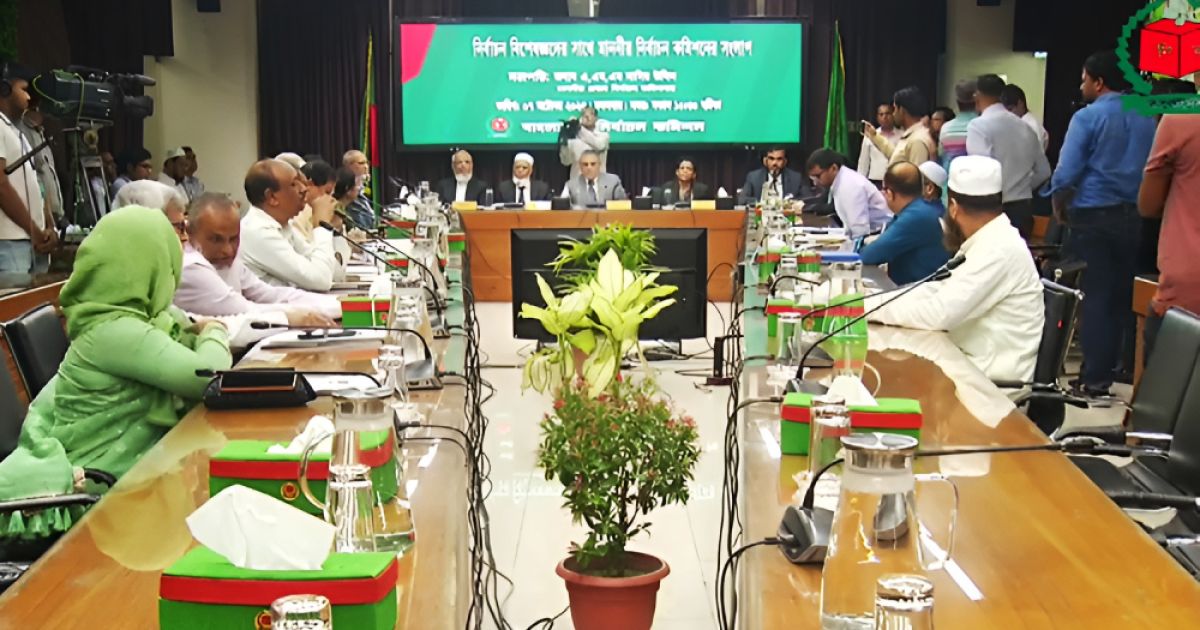 নির্বাচনে কোনো কর্মকর্তা দলীয় আচরণ করলে কঠোর ব্যবস্থা: সিইসি