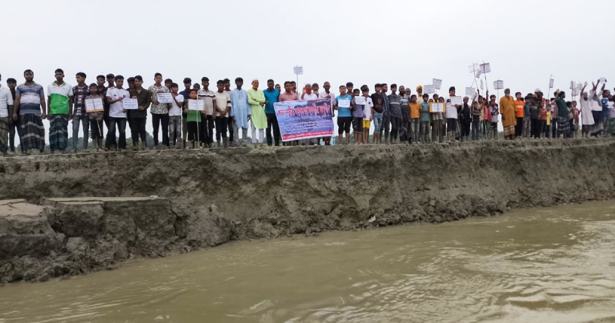 Padmas-horrific-breakdown-in-Daulatpur-Geo-Bag-project-in-the-face-of-threat