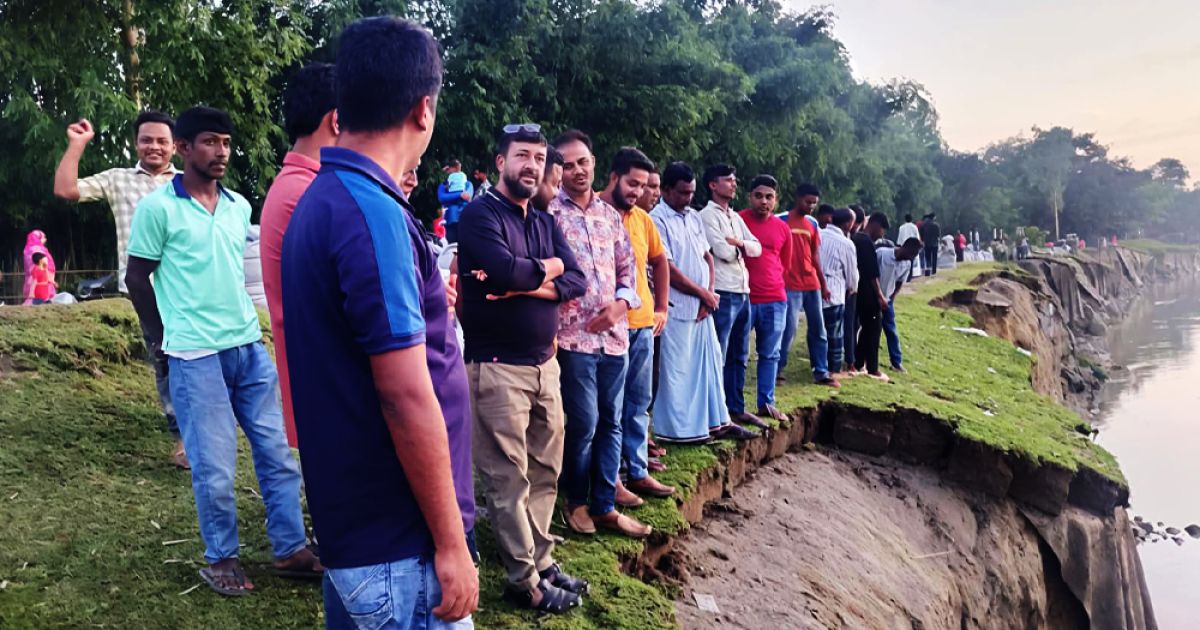 The-Mahananda-Sluice-Gate-opened-the-gate-of-Bangabandha-5-km-dam