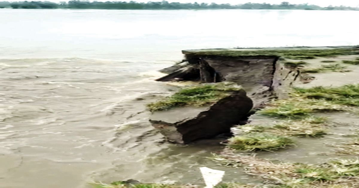 Gangachara-people-are-in-terror-even-though-Teestas-water-is-down