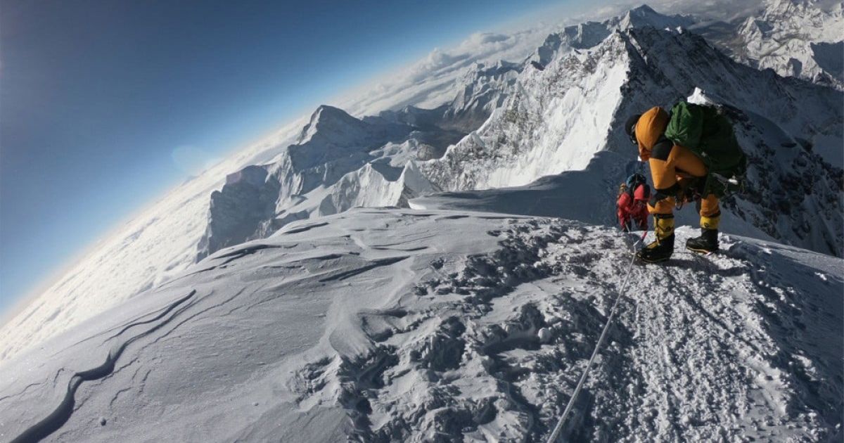 Rescue-all-the-mountaineers-trapped-in-Everest